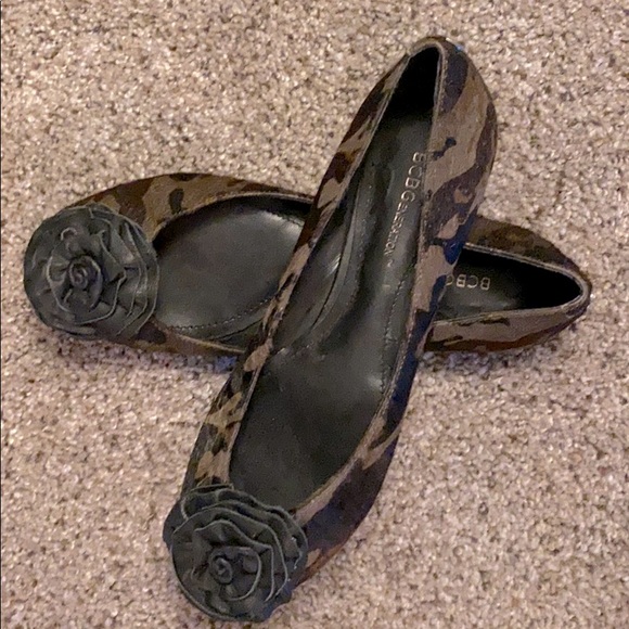 New BCBG camo print flat - Picture 3 of 4